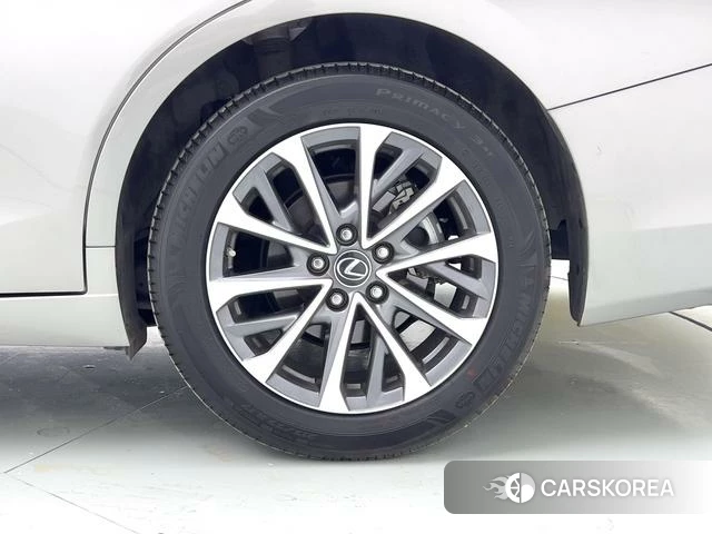 Lexus ES id 4348856 из Китая 18
