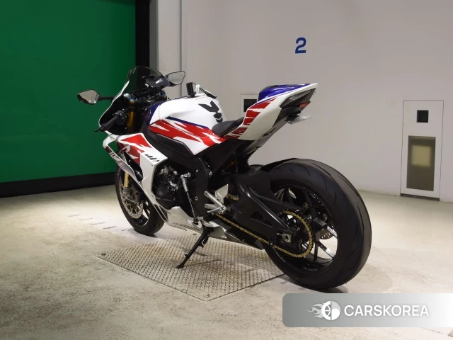 Проданный Honda CBR1000RR-R FIREBLADE SP id 4297179 из Японии, фото 9