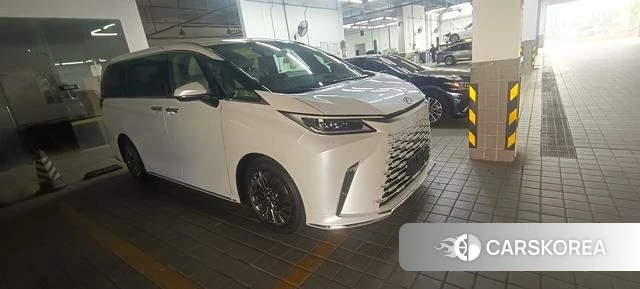 Lexus LM id 4273118 из Китая 10