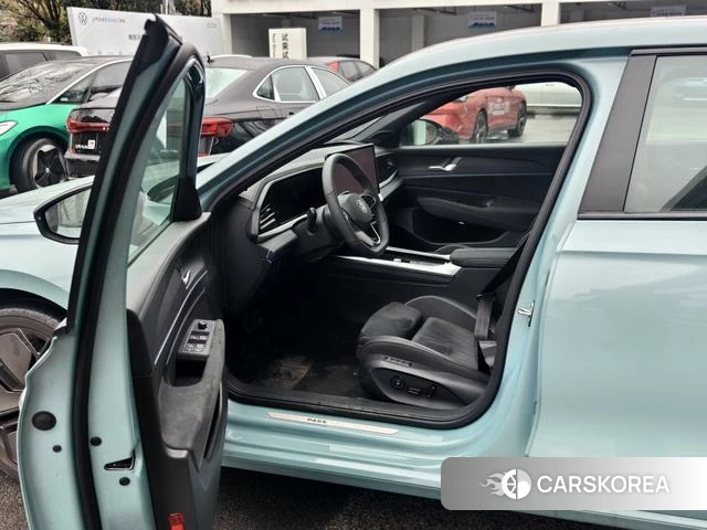 Volkswagen Passat id 4334812 из Китая 9