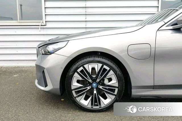 BMW i5 id 4265553 из Китая 8