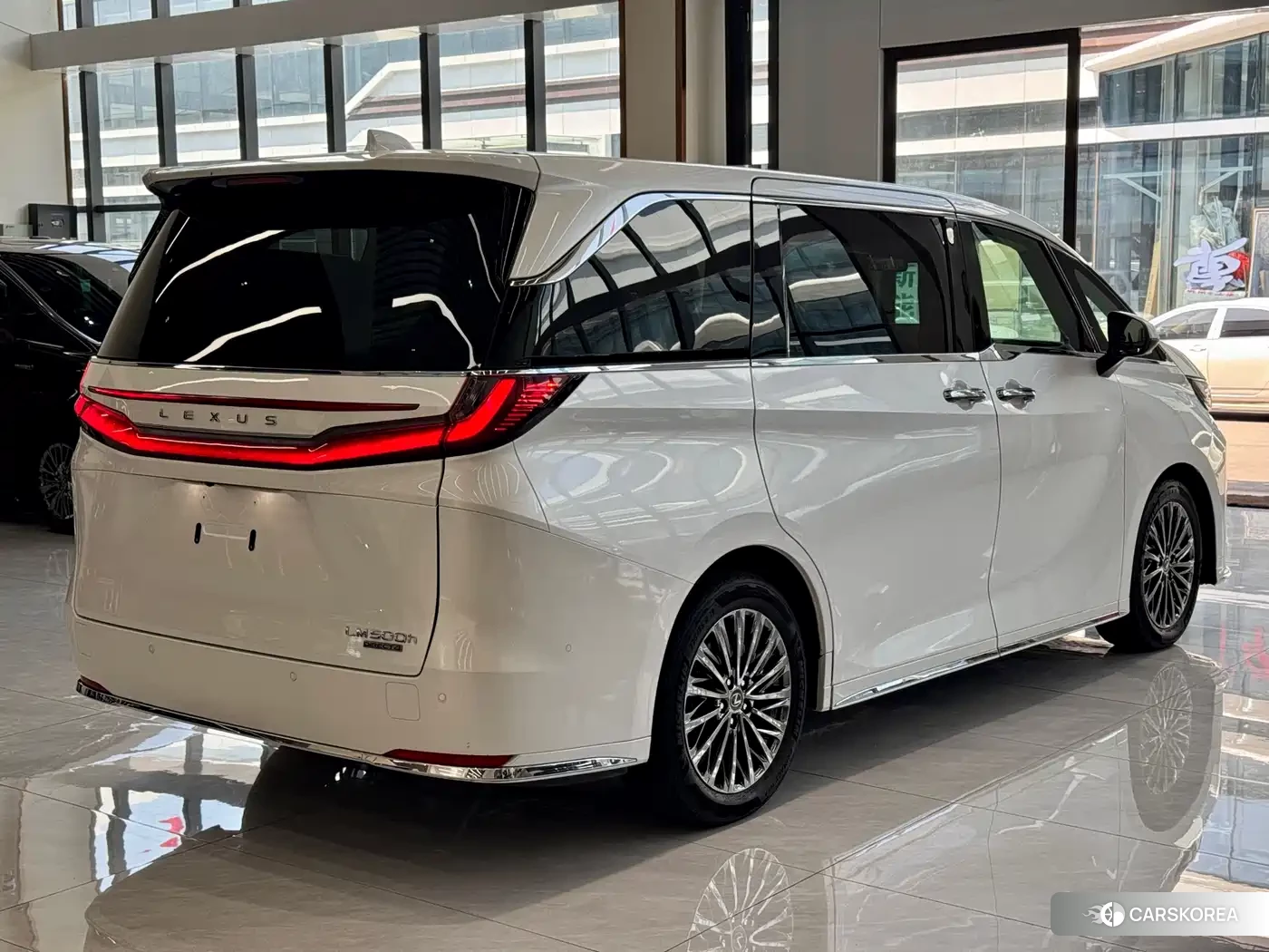 Lexus LM id 4674540 из Китая 16