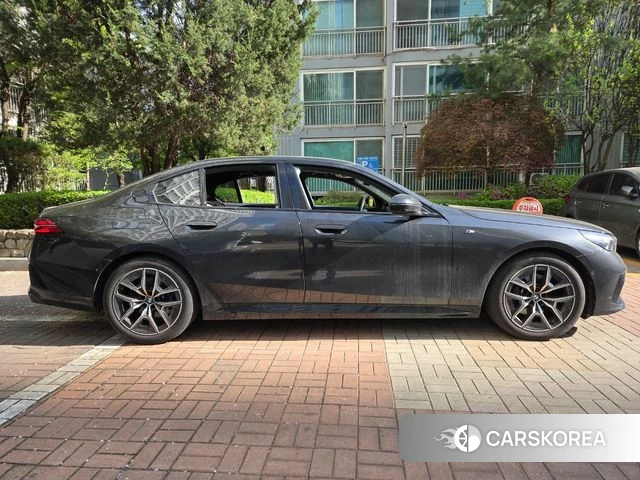 BMW 5 Series (G60) id 3981986 из Кореи 14