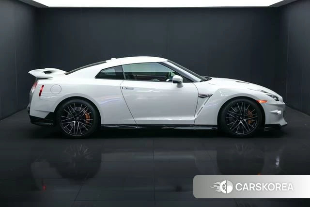 Nissan GT-R id 4333928 из Китая 30
