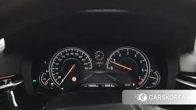 BMW 5 Series (G30) id 3090732 из Кореи 18