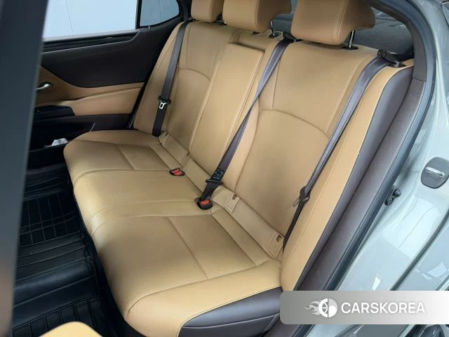 Lexus ES id 4394061 из Китая 15