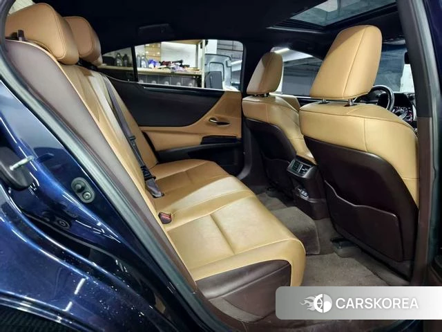 Lexus ES id 4328633 из Китая 18