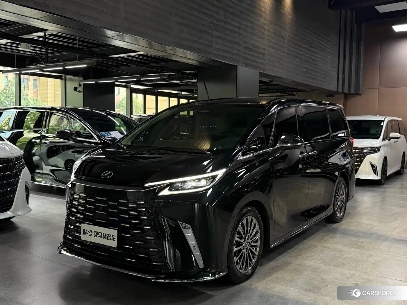Lexus LM id 4686054 из Китая 13