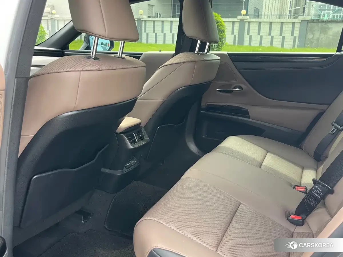 Lexus ES id 4686060 из Китая 8