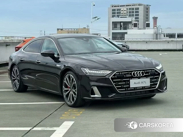 Audi A7L id 4392011 из Китая 8