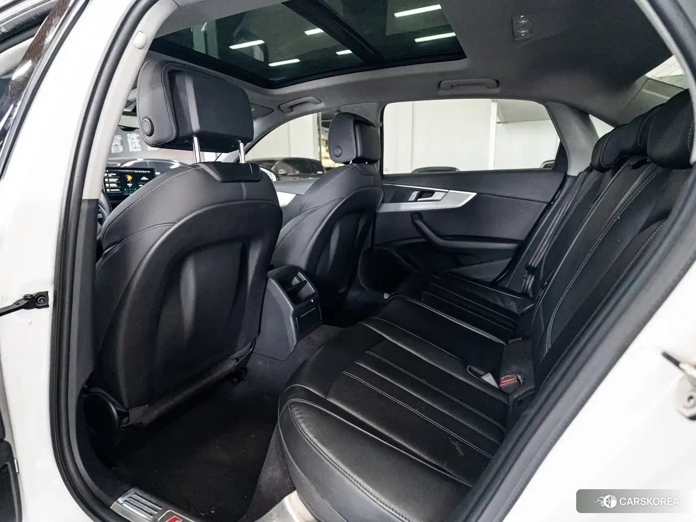 Audi A4L id 4607099 из Китая 8