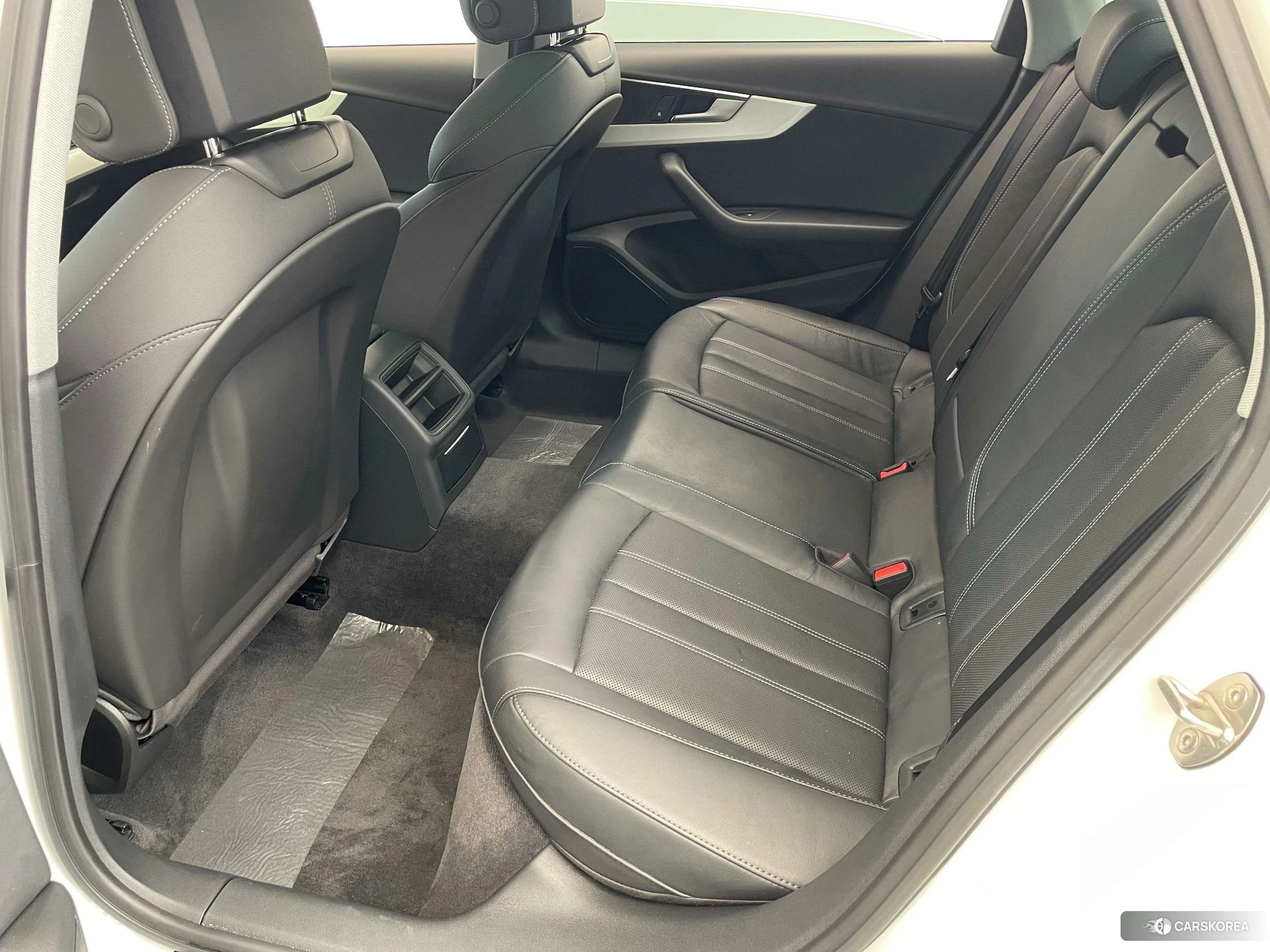 Audi A4L id 4405758 из Китая 17