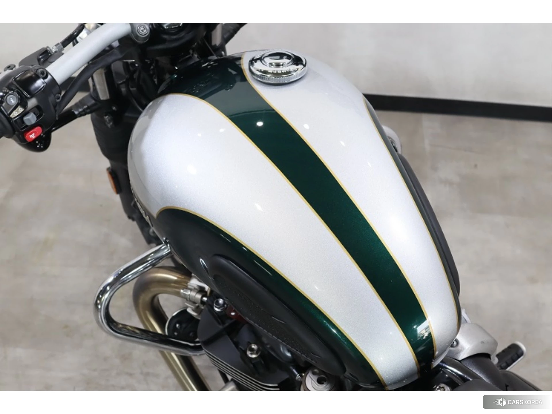 Triumph BONNEVILLE BOBBER id 3946612 из Японии 21