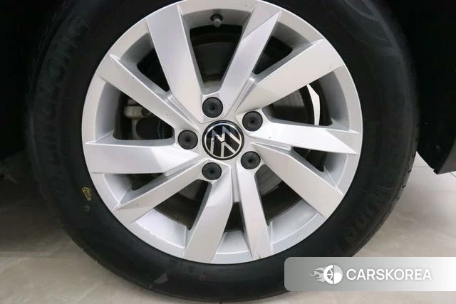 Volkswagen Passat id 4261101 из Китая 16