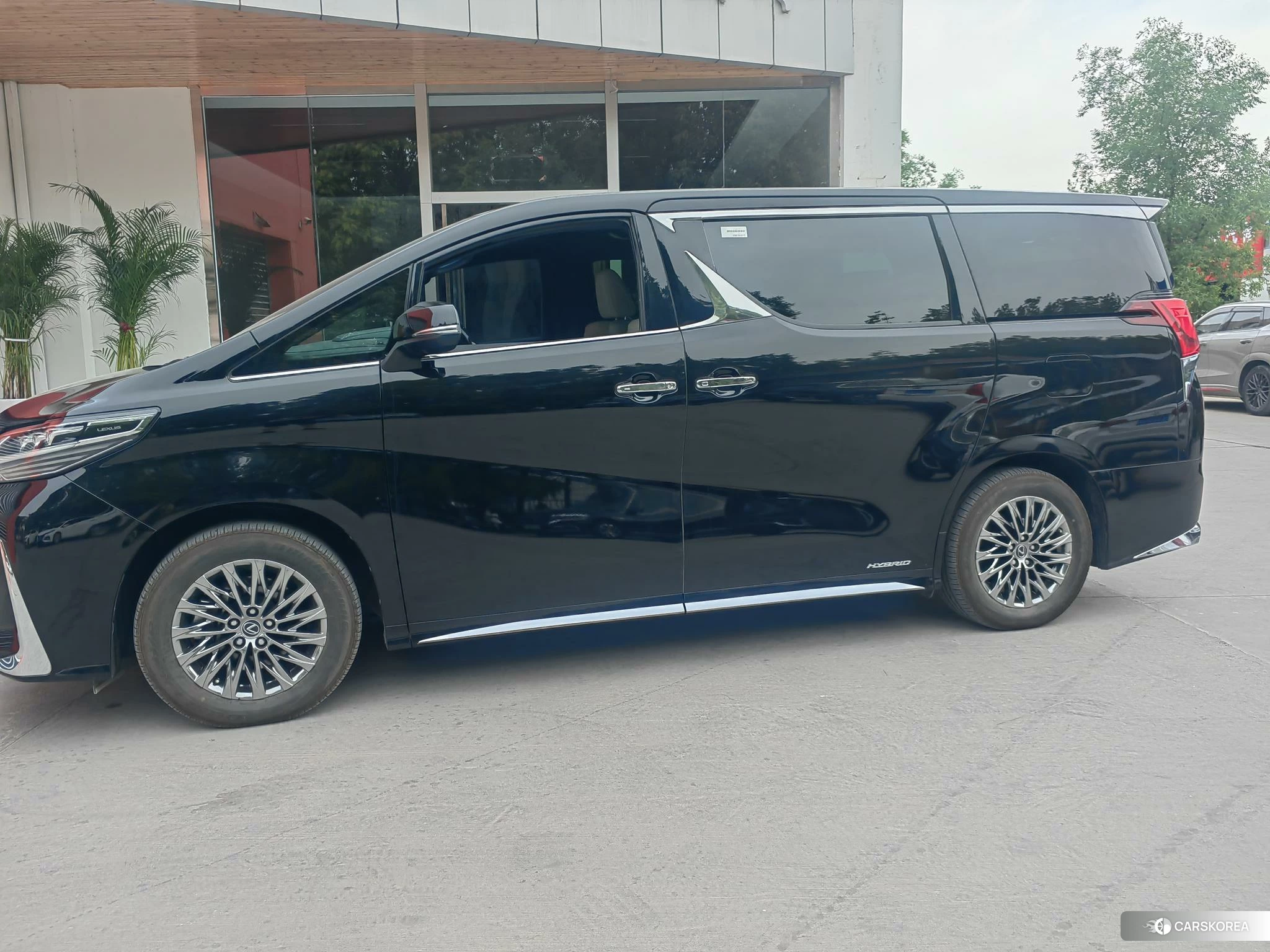 Lexus LM id 4473812 из Китая 8