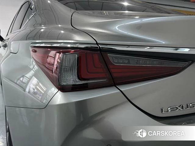 Lexus ES id 4278589 из Китая 18