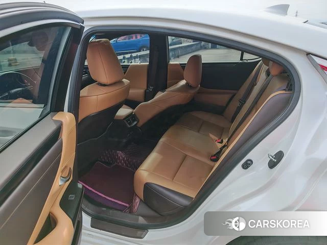 Lexus ES id 4234787 из Китая 8