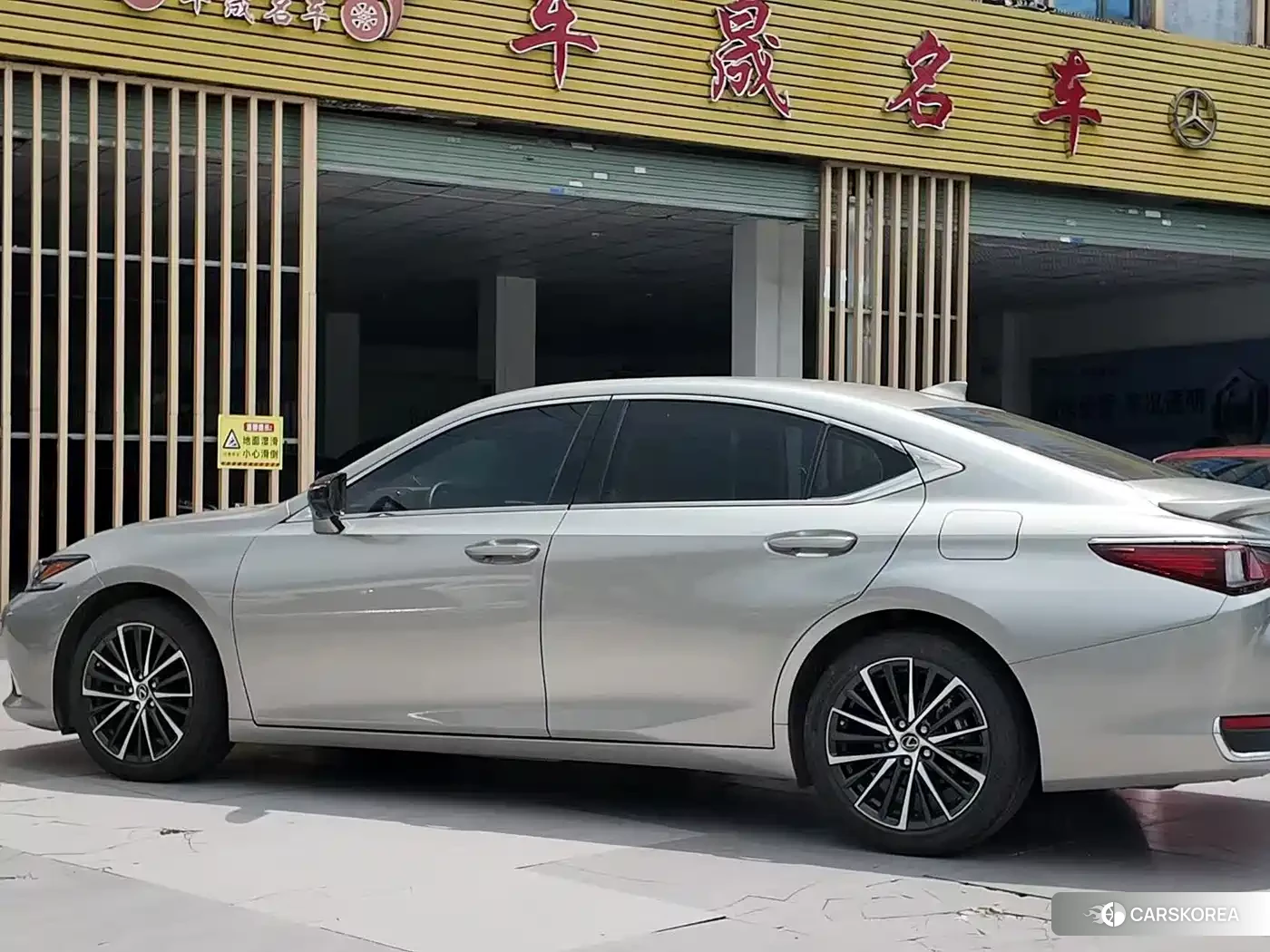Lexus ES id 4629779 из Китая 9