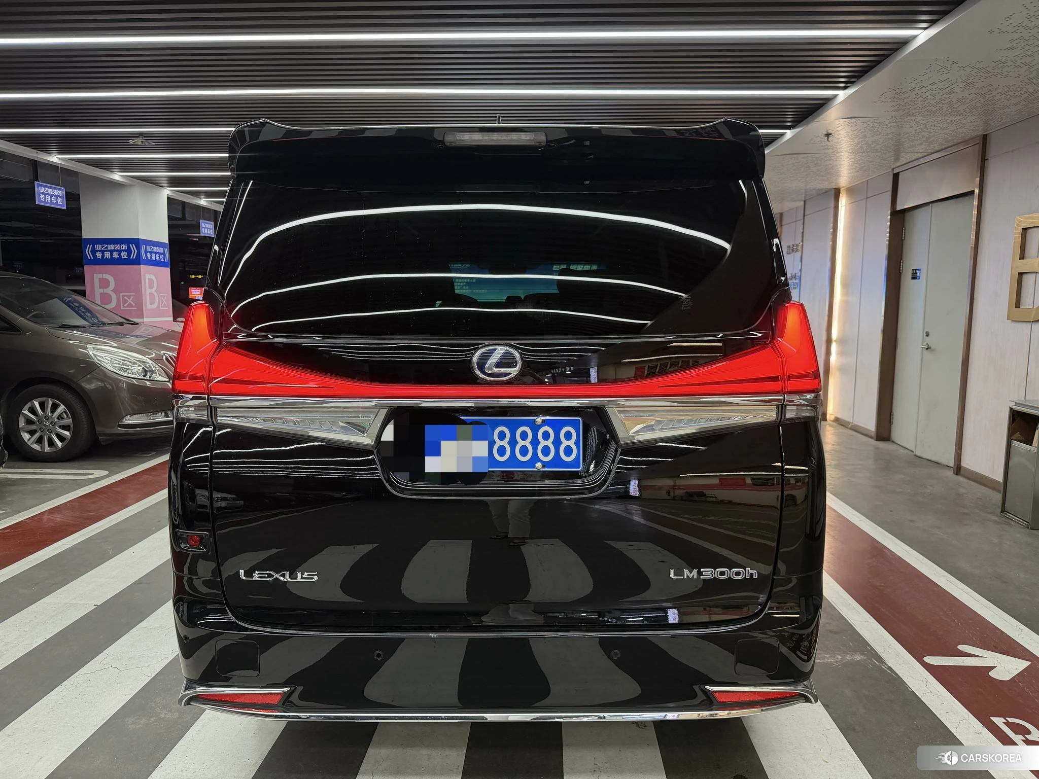 Lexus LM id 4492813 из Китая 14