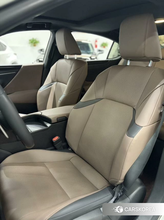Lexus ES id 4348914 из Китая 12