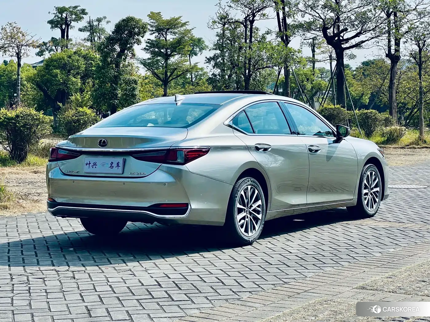 Lexus ES id 4669441 из Китая 15
