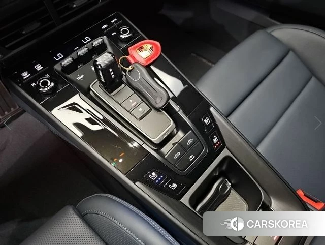 Porsche 911(992) id 4612236 из Кореи 14