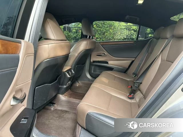 Lexus ES id 4291298 из Китая 11