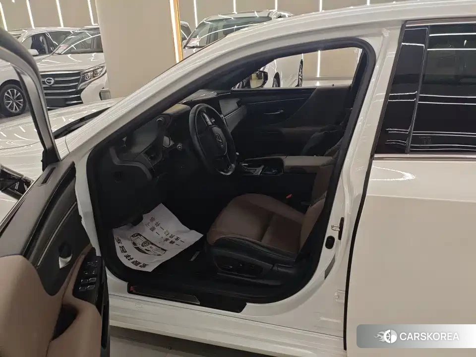 Lexus ES id 4547223 из Китая 8