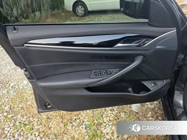 BMW 5 Series (G30) id 3371215 из Кореи 18