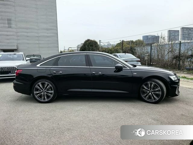 Audi A6L id 3890636 из Китая 10