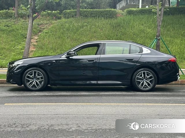 BMW i5 id 4349012 из Китая 17