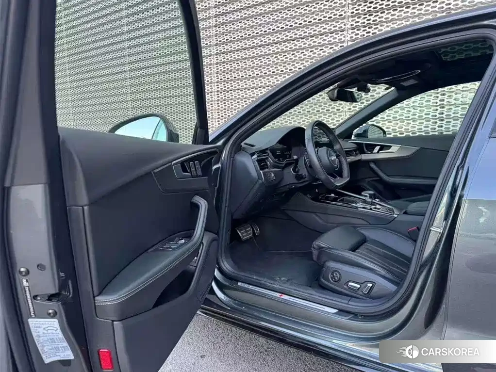 Audi A4L id 4546597 из Китая 13