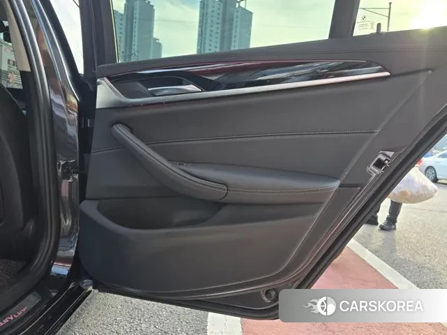 BMW 5 Series (G30) id 3499942 из Кореи 18