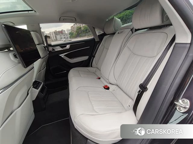 Audi A7L id 4190565 из Китая 25