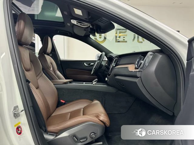 Volvo XC60 PHEV id 3889109 из Китая 17