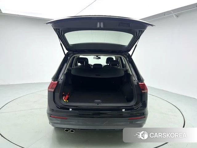 Volkswagen Tiguan L id 4273885 из Китая 18