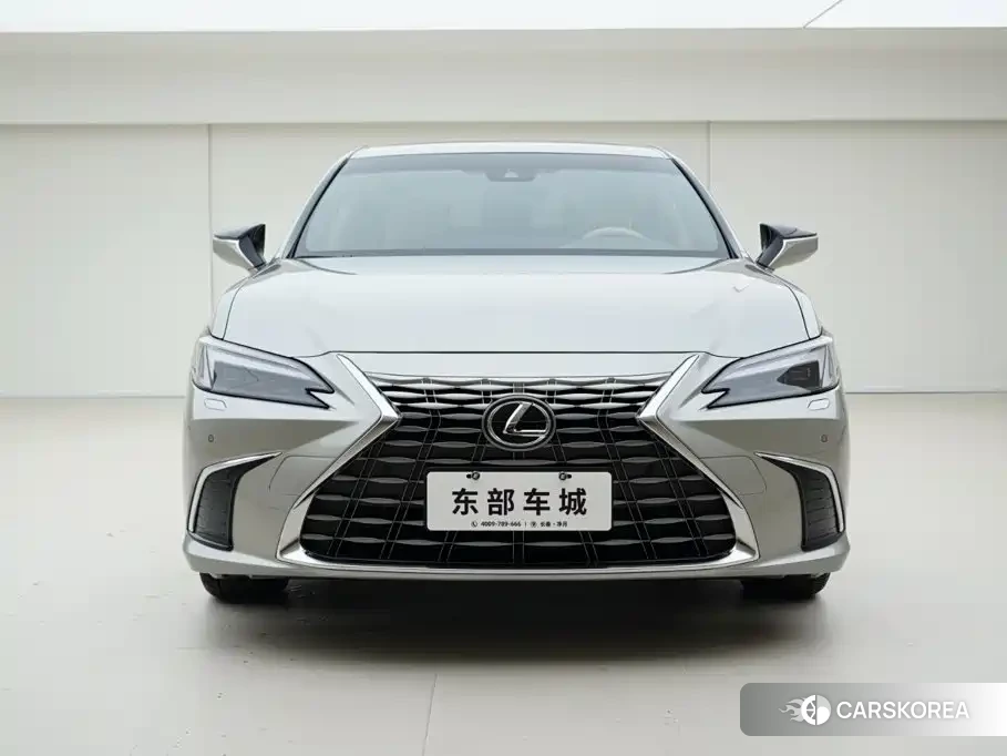 Lexus ES id 4654443 из Китая 19