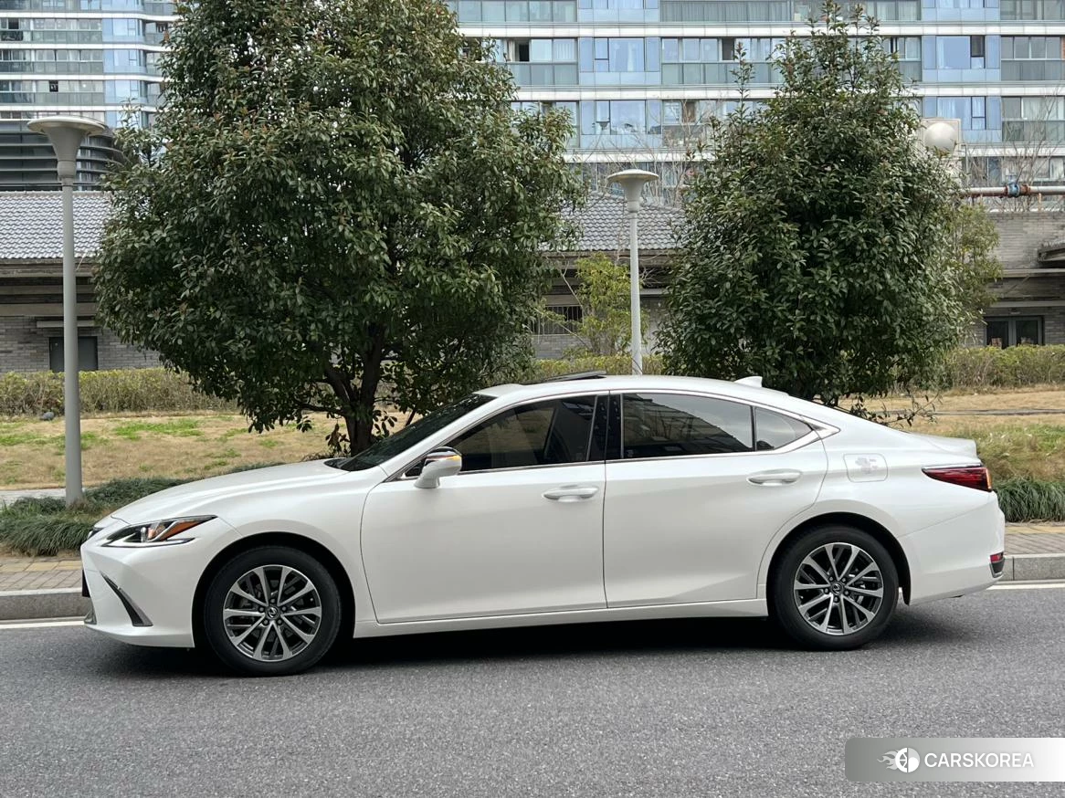Lexus ES id 4515044 из Китая 13
