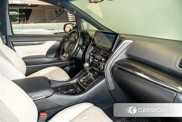 Lexus LM id 4314242 из Китая 36