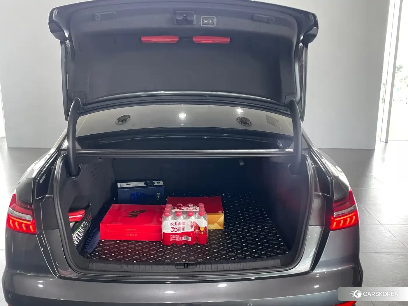 Audi A6L id 4617143 из Китая 18
