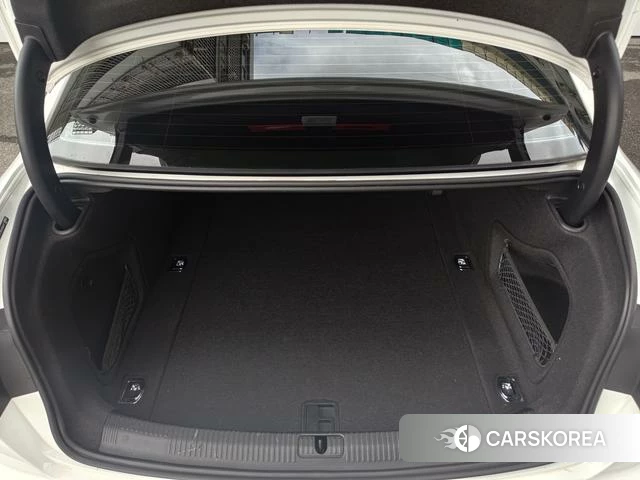 Audi A4L id 4213012 из Китая 9