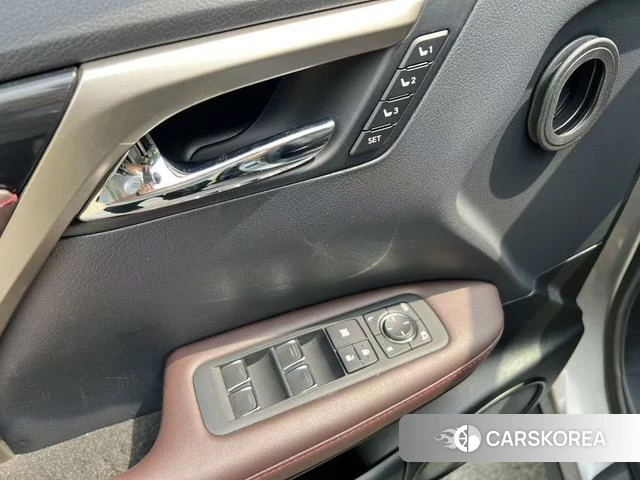 Lexus RX id 4333776 из Китая 25