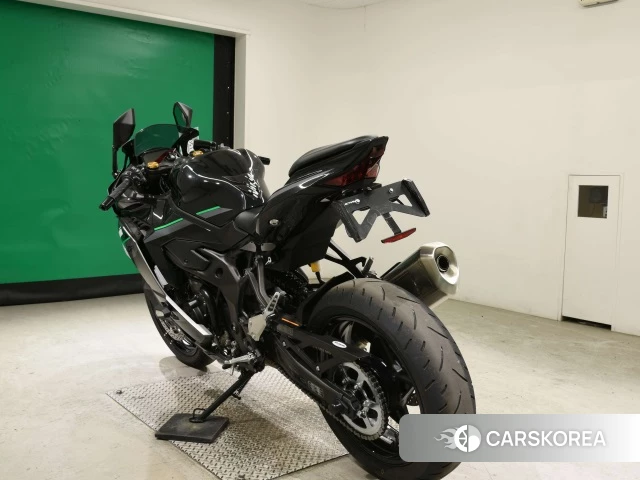 Kawasaki ZX-4R SE id 4358658 из Японии 8
