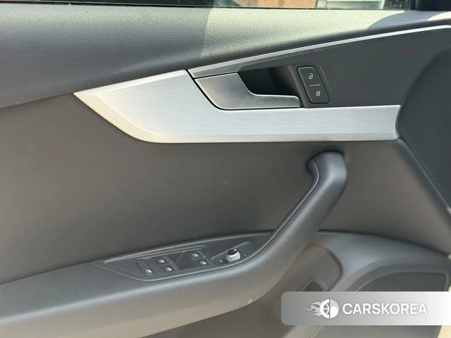 Audi A4L id 4298280 из Китая 8