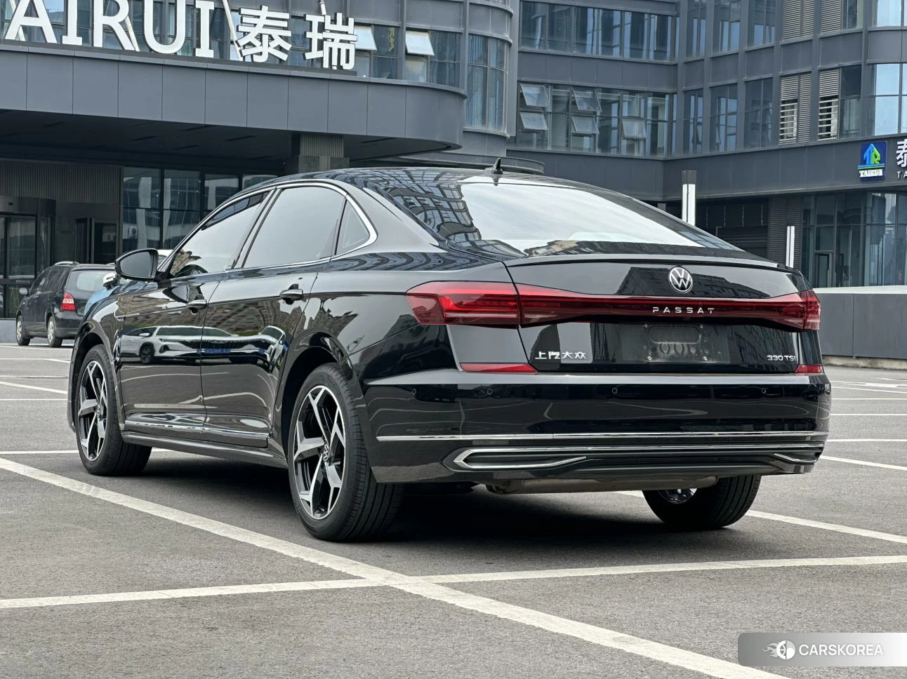 Volkswagen Passat id 4440663 из Китая 17