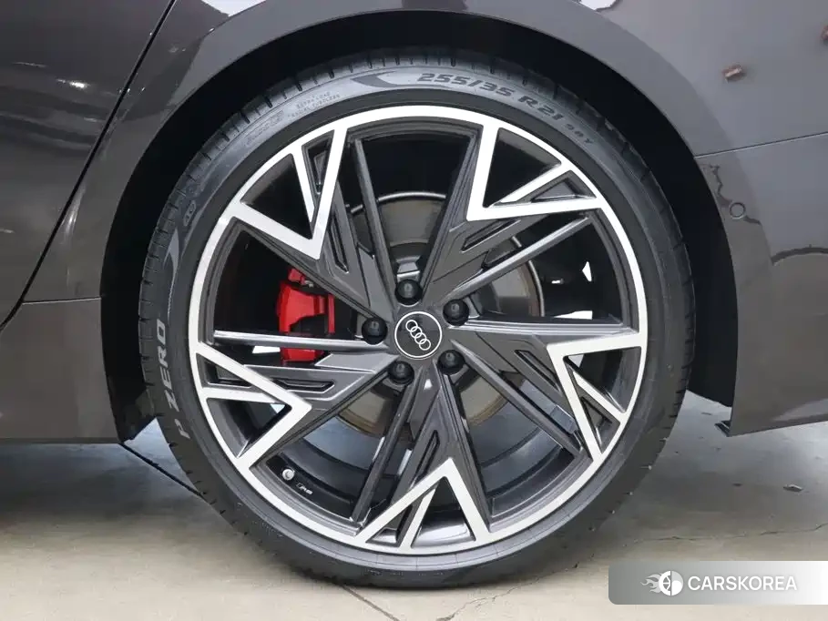 Audi A7L id 4601926 из Китая 30