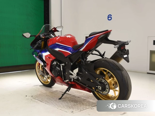 Honda CBR1000RR-R FIREBLADE SP id 4387145 из Японии 9