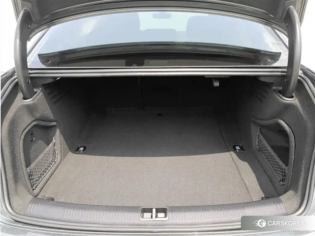 Audi A4L id 4548106 из Китая 19