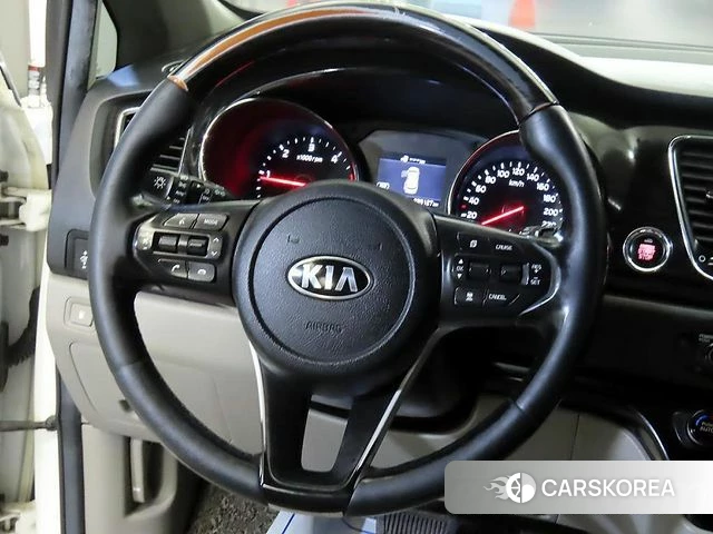 Kia The New Carnival id 4305132 из Кореи 18