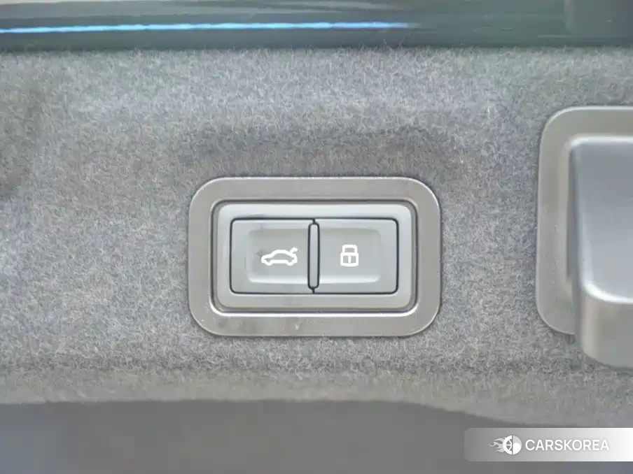 Audi A6L id 4653880 из Китая 14